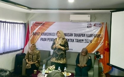 Anggota Bawaslu Kabupaten Kaur Kordiv HPPH pada saat membuka Giat Rapat Koordinasi Pengawasan Tahapan Kampanye pada Pilkada tahun 2024.