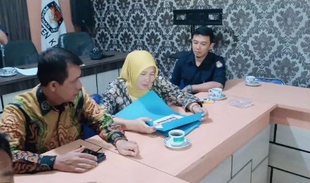 Anggota Bawaslu Kabupaten Kaur Kordiv HPPH awasi proses Proses Validasi Surat Suara Sebelum di Cetak