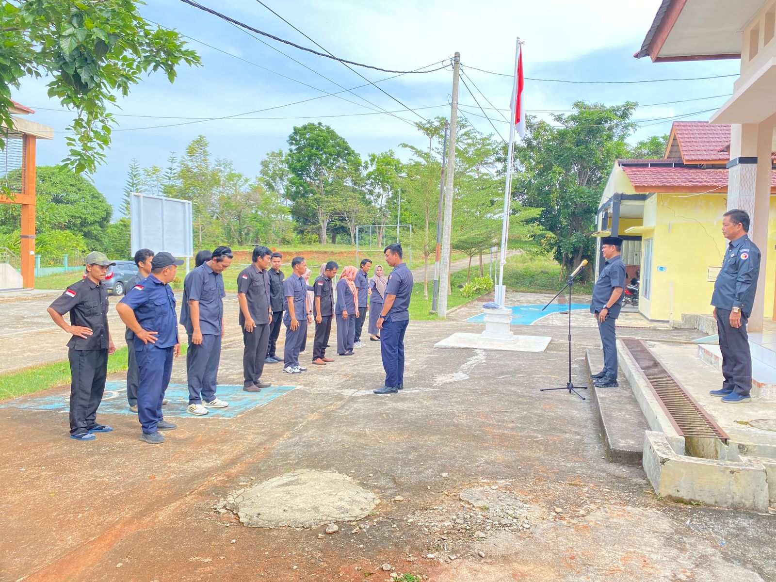 Pesan Ketua Bawaslu Kabupaten Kaur Pada Apel Pagi: Tingkatkan Profesionalitas Kerja dilingkungan Bawaslu Kabupaten Kaur