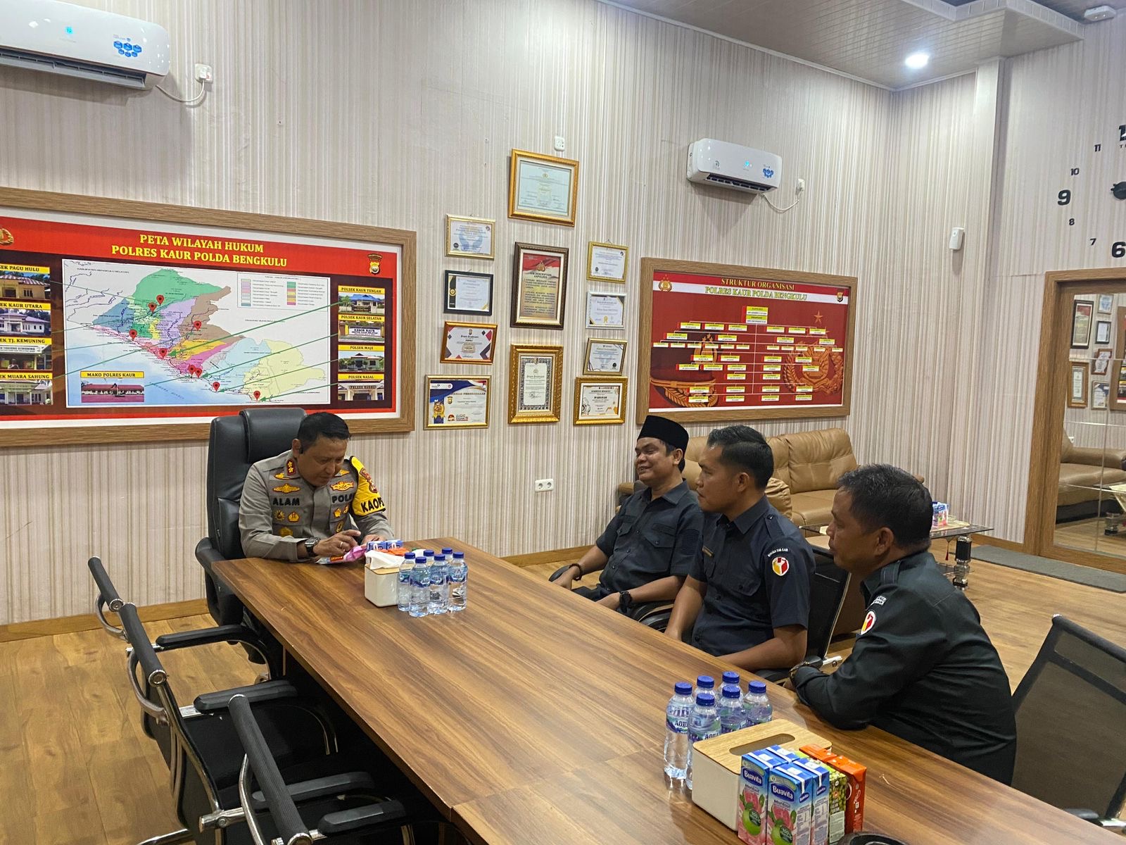 “Pererat Silaturahmi, Pimpinan Bawaslu Kabupaten Kaur Sambangi Polres Guna Perkuat Sinergi”