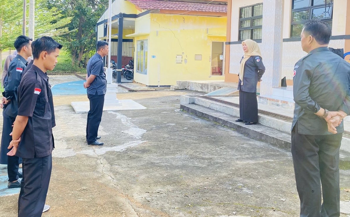 Titi Firda Kusni, S.H.I Kordiv HPPH bertindak sebagai Pembina Apel.