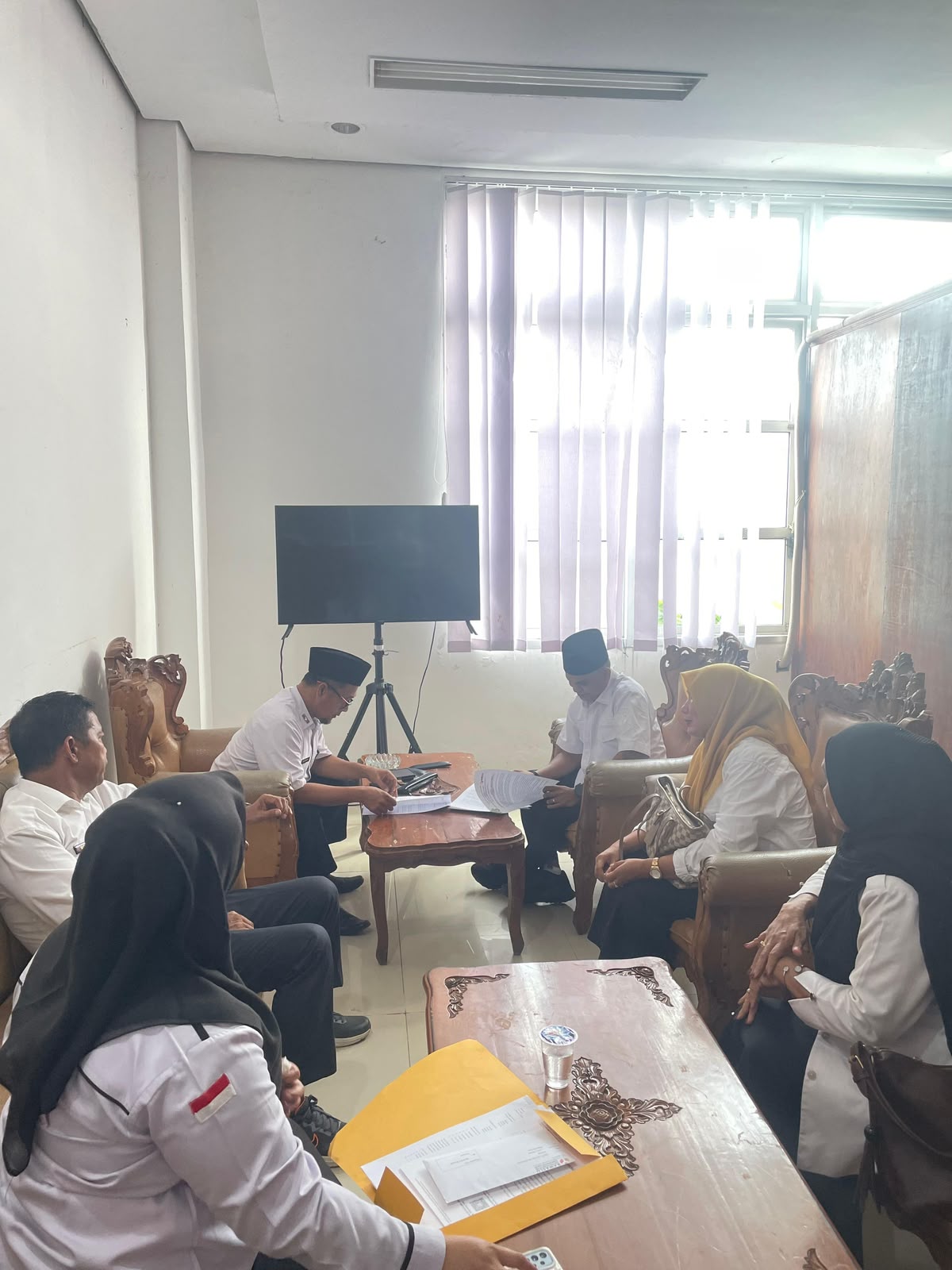 jajaran pimpinan Bawaslu Kabupaten Kaur melakukan kunjungan kerja resmi ke Kantor Pemerintah Kabupaten Kaur