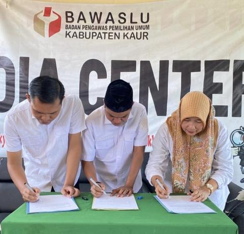 Teken IKU Bersama Bawaslu se-Provinsi Bengkulu, Bawaslu Kabupaten Kaur Siap Tingkatkan Akuntabilitas Kinerja Pengawasan