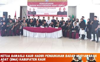 Ketua Bawaslu Kabupaten Kaur dalam rangkaian Pengukuhan Ketua Badan Musyawarah Adat Periode 2024-2029 di Gedung Serbaguna Kabupaten Kaur.