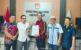 Bawaslu awasi Penyerahan Berita Acara Hasil Penelitian Adminitrasi Hasil Perbaikan Dokumen Syarat Passangan Calon Bupati dan Wakil Bupati Tahun 2024.