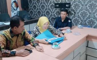 Anggota Bawaslu Kabupaten Kaur Kordiv HPPH awasi proses Proses Validasi Surat Suara Sebelum di Cetak