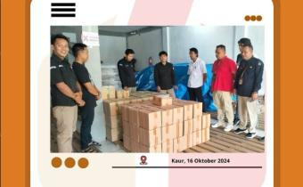 Bawaslu Kaur awasi surat suara Bupati dan Wakil Bupati dan Gubernur dan Wakil Gubernur di Gudang Logistik KPU Kabupaten Kaur.