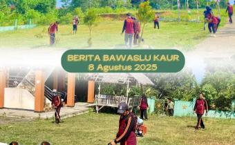 Gotong Royong Dalam Memelihari Lingkungan Sekretariat Bawaslu Kabupaten.