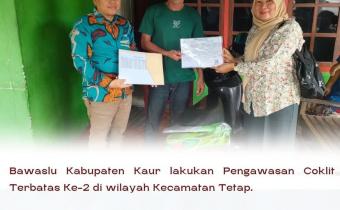 Kordiv HPPH Bawaslu Kabupaten Kaur Titi Firda Kusni beserta staf awasi pelaksanan coklit terbatas diwilayah kecamatan Tetap