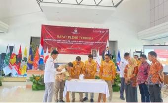 ketua dan Anggota Bawaslu kaur hadiri rapat pleno terbuka penetapan pasangan calon terpilih bupati dan wakil bupati kaur.