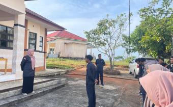 Pimpin Apel Pagi, Titi Firda Kusni S.H.I Tekankan Kedisiplinan Pakaian Dinas dan Prinsip Ketaatan
